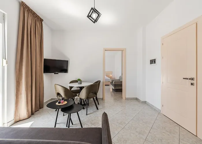 아파트 1br With Mountain Views By Pikhost 골렘