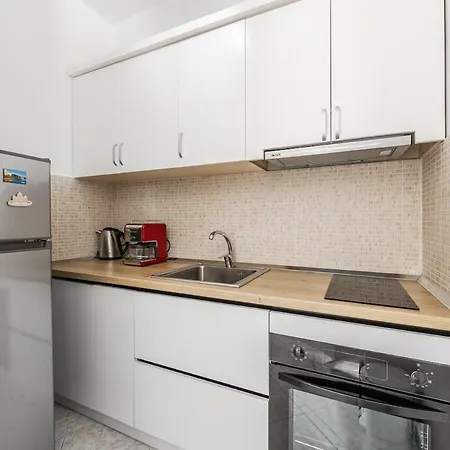 Apartamento 1br With Mountain Views By Pikhost Golem (Tirana)