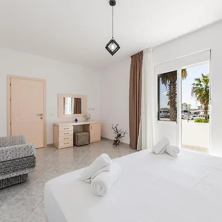 Apartamento 1br With Mountain Views By Pikhost Golem (Tirana)