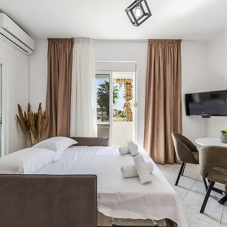 1br With Mountain Views By Pikhost Apartamento Golem (Tirana)