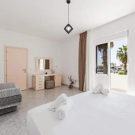 1br With Mountain Views By Pikhost Daire
