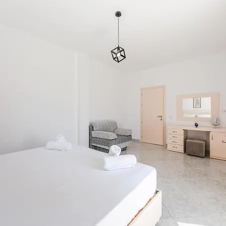 1br With Mountain Views By Pikhost Daire *