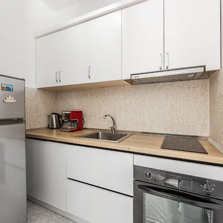 1br With Mountain Views By Pikhost Daire