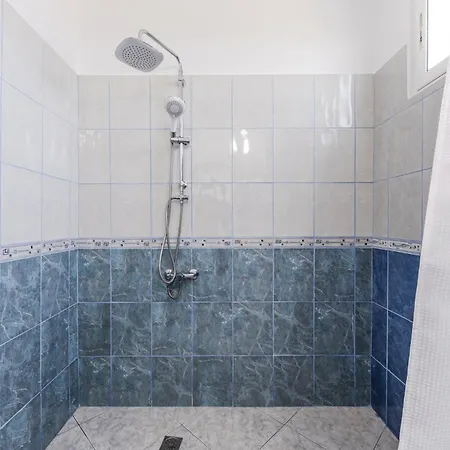1br With Mountain Views By Pikhost * Golem (Tirana)