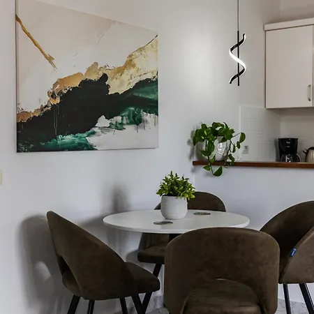 1br With Mountain Views By Pikhost * Golem (Tirana)