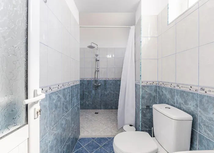 Apartment 1br With Mountain Views By Pikhost Golem (Tirana)