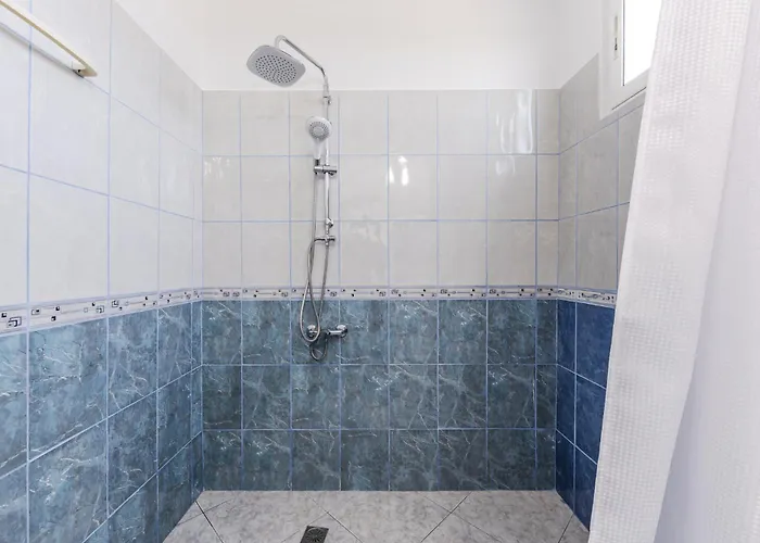 1br With Mountain Views By Pikhost * Golem (Tirana)